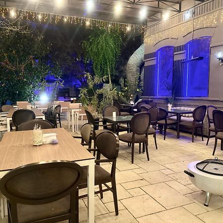 Hotel 5 Continents Craiova Kültér fotó
